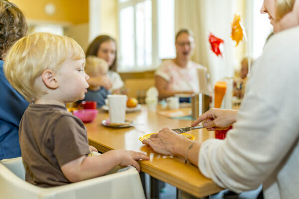 Freitagsfrühstück mit Kinderbetreuung