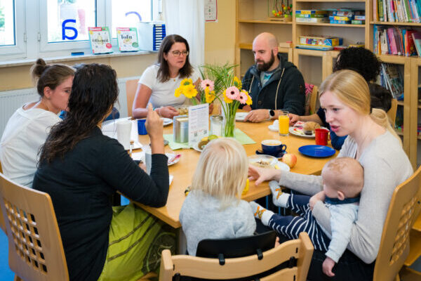 Café am Donnerstag Nachmittag mit Kinderbetreuung